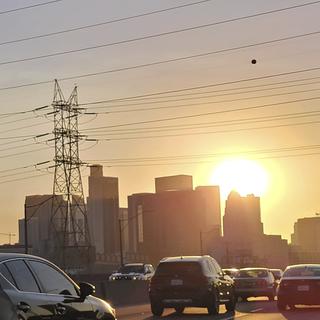 Les pics de chaleur en Californie font grimper les demandes d’électricité. [Keystone/AP Photo - Damian Dovarganes]