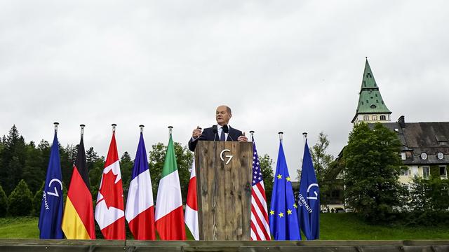 Le chancelier allemand Olaf Scholz lors d'une conférence de presse au G7, accueilli par l'Allemagne, le 28 juin 2022 au château d'Elmau. [EPA/Keystone - Clemens Bilan]
