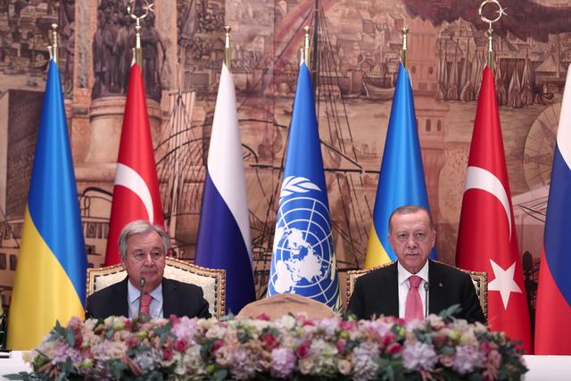 Le secrétaire général des Nations unies Antonio Guterres et le président truc Recep Tayyip Erdogan. [Keystone - Sedat Suna]