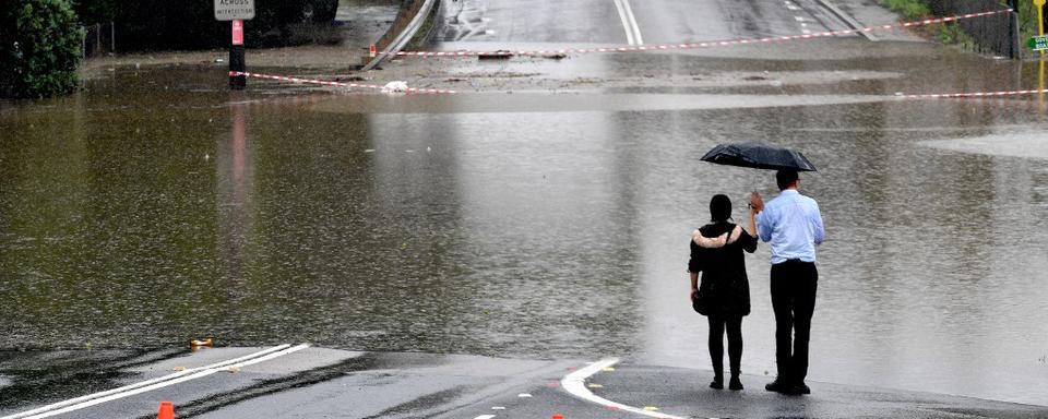 Au moins six personnes ont péri dans des inondations provoquées par des pluies diluviennes sans précédent depuis des décennies dans l'est de l'Australie. [afp - Saeed Khan]