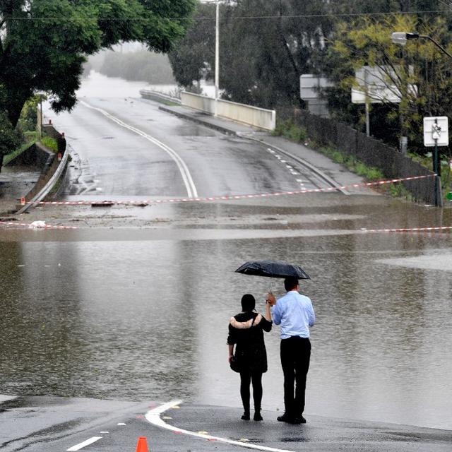 Au moins six personnes ont péri dans des inondations provoquées par des pluies diluviennes sans précédent depuis des décennies dans l'est de l'Australie. [afp - Saeed Khan]