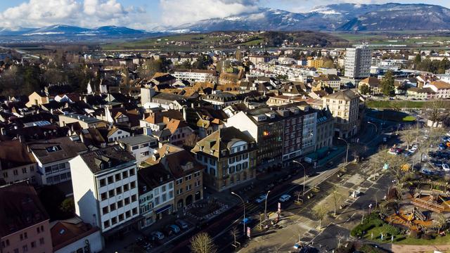 Une vue aérienne d'Yverdon-les-Bains. [Keystone - Jean-Christophe Bott]