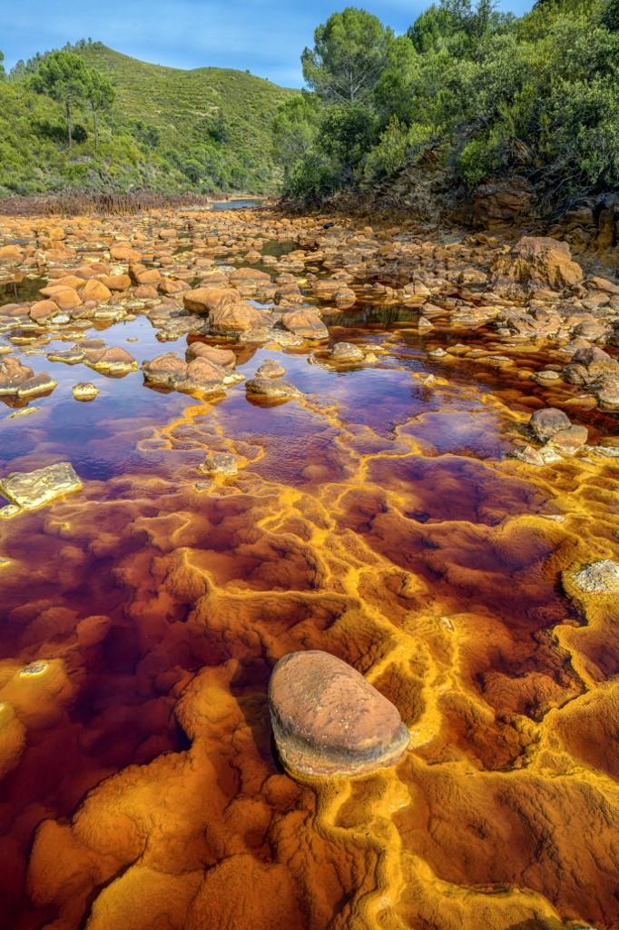 En Andalousie, le Río Tinto a une couleur très particulière. [Biosphoto via AFP - Jean-Philippe Delobelle]
