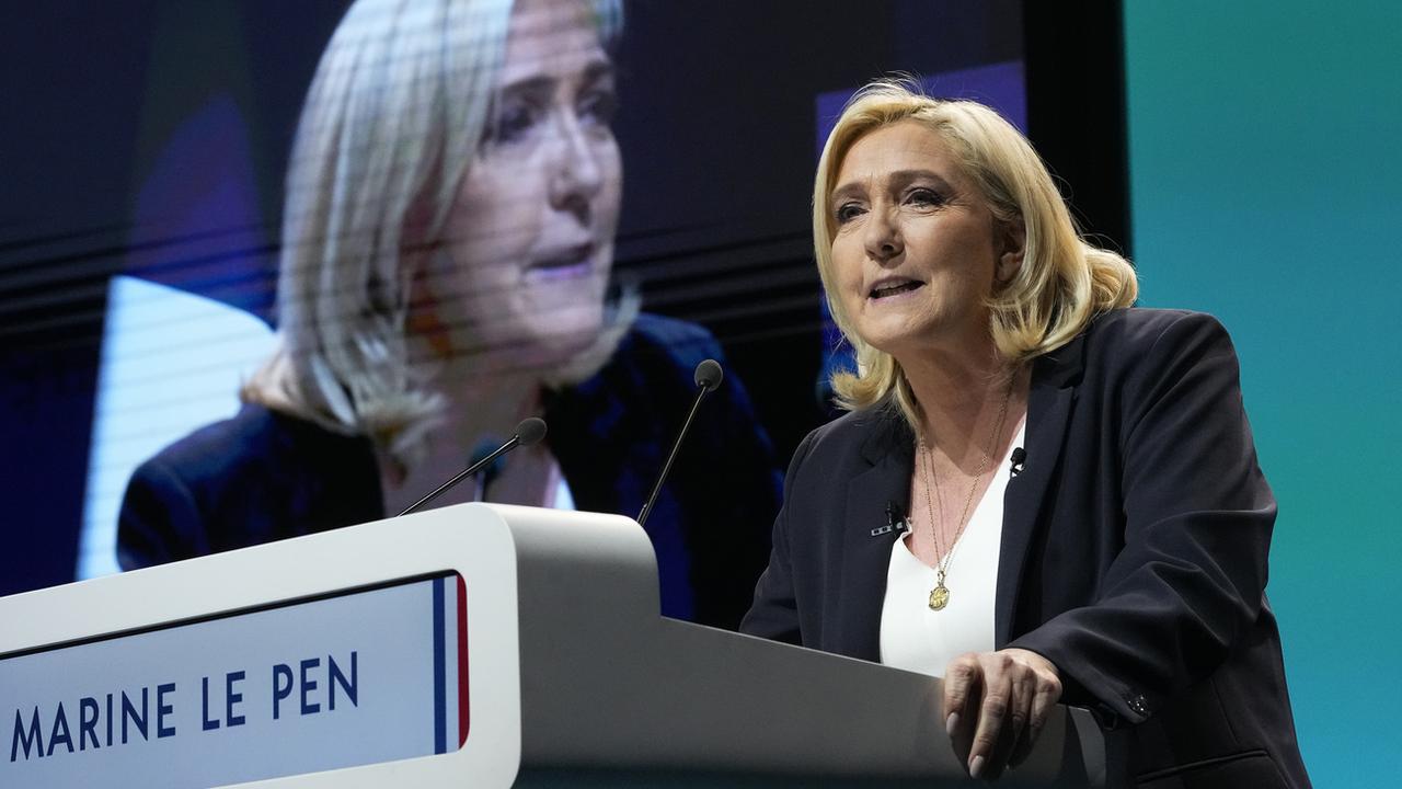 Marine Le Pen lors de son meeting de campagne à Reims le 5 février 2022. [Keystone - AP Photo/Michel Euler]