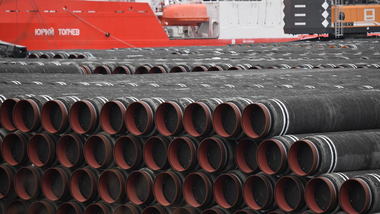 Des tuyaux destinés à la construction du gazoduc Nord Stream 2 en janvier 2021. [Keystone/DPA - Stefan Sauer]