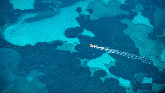 Une vue aérienne des fonds de la mer Méditerranée à Porto-Vecchio, au sud de la Corse. [AFP - Eric Volto / Only France]