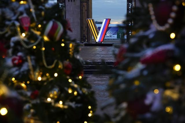 Des décorations de noël très patriotes à Moscou. [Keystone - Alexander Zemlianichenko]