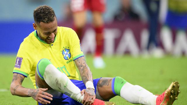 Neymar est sorti du terrain en boitant face à la Serbie. [Laurent Gillieron]