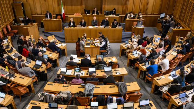 Vue de la salle du Grand Conseil neuchâtelois. [Keystone - Jean-Christophe Bott]