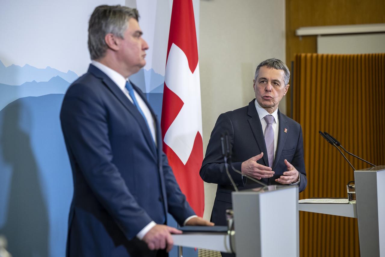 Ignazio Cassis a rencontré Zoran Milanovic à l'Université de Genève. [Keystone - Martial Trezzini]