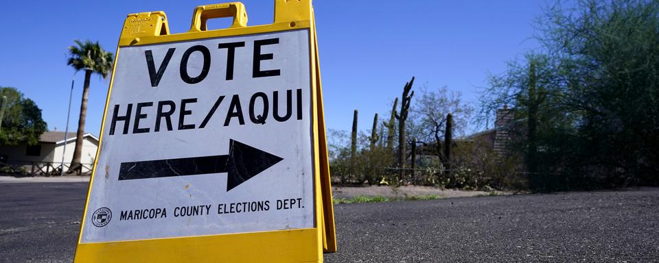 En Arizona, le vote de la communauté latino pourrait faire pencher la balance côté démocrate dans une course extrêmement serrée. [AP/Keystone - Ross D. Franklin]