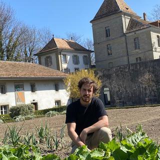 Stéphane Repas-Mendes, le conservateur du potager du Château de Prangins. [RTS - Lucile Solari]