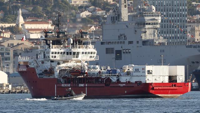 L'Ocean Viking dans le port militaire de Toulon, 11.11.2022. [EPA/Keystone - Guillaume HorcaJuelo]