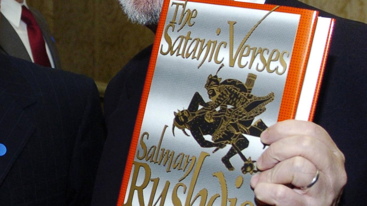 "Les versets sataniques" de Salman Rushdie connaissent un nouveau succès de librairie. [Reuters - Chris Pizzello]