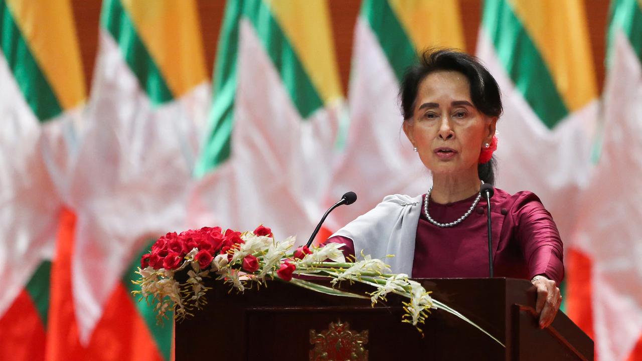 Aung San Suu Kyi était jugé pour corruption et risquait jusqu'à 15 ans de prison. [AFP]
