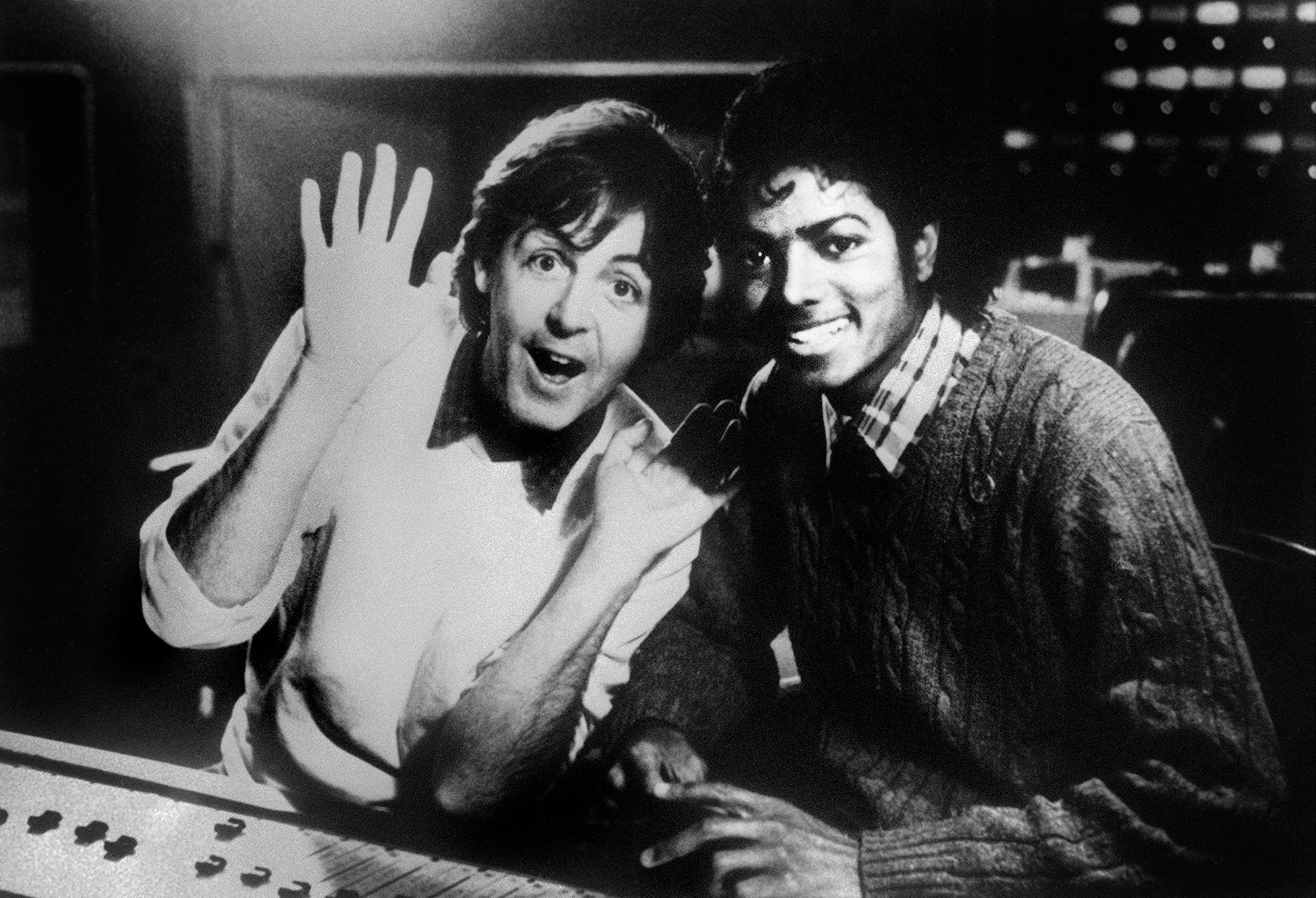 Une photo datant de 1983 montrant Paul McCartney et Michael Jackson. [AFP]