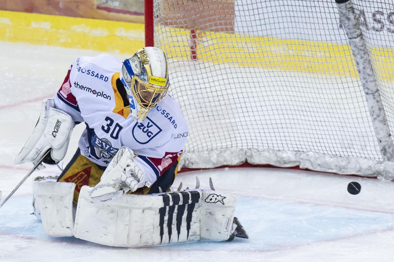 Leonardo Genoni est à la peine cette saison avec Zoug. [KEYSTONE - Peter Schneider]