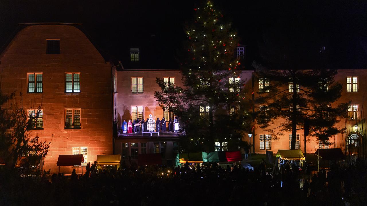 La ville de Fribourg fait l'impasse sur les lumières de Noël, économie d’électricité oblige. [Keystone - Anthony Anex]