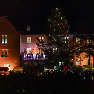 La ville de Fribourg fait l'impasse sur les lumières de Noël, économie d’électricité oblige. [Keystone - Anthony Anex]