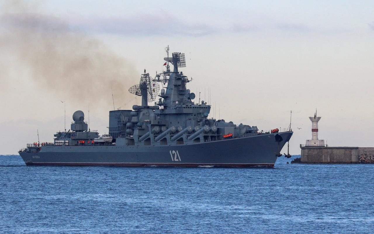 Le croiseur Moskva dans le port de Sebastopol, le 16 novembre 2021. [Reuters - Alexey Pavlishak]