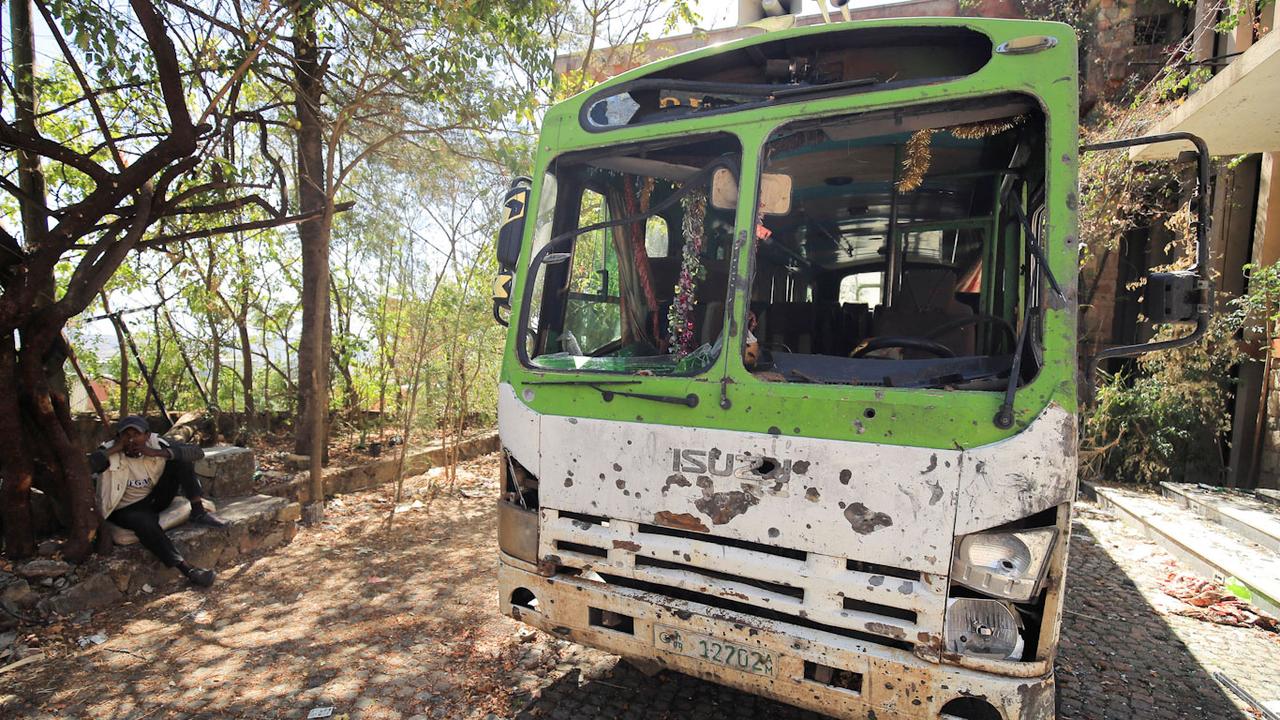 Bus détruit lors de combats à Lalibela, dans la région d'Amhara en Ethiopie, 25.01.2022. [Reuters - Tiksa Negeri]
