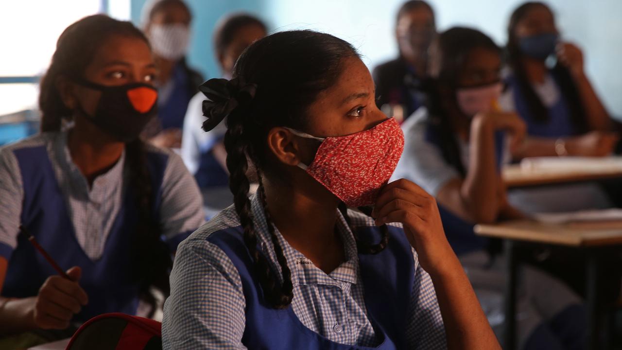 Des jeunes filles dans une école de Bangalore en Inde. [EPA - Jagadeesh Nv Keystone]