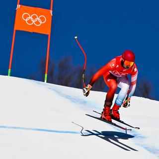 Le Suisse Niels Hintermann participe à l'entraînement de la descente masculine aux Jeux olympiques d'hiver 2022 à Yanqing, en Chine, le vendredi 4 février 2022. [KEYSTONE - Jean-Christophe Bott]