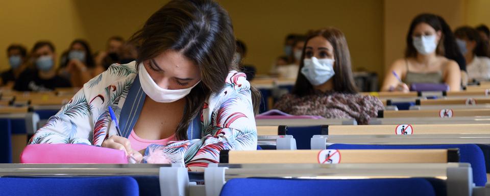 L'Université de Neuchâtel annonce que les examens de sa prochaine session se feront à distance. [Keystone - Laurent Gillieron]