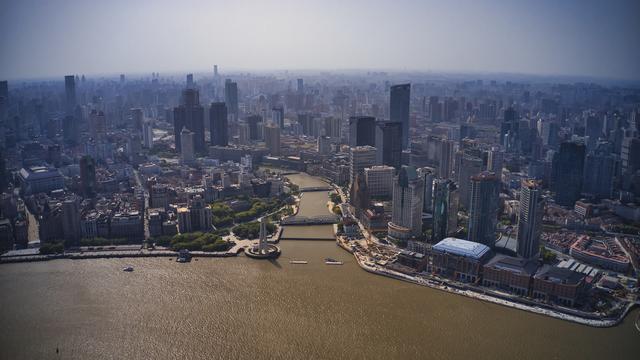 Une vue sur Shanghaï, un symbole de la croissance chinoise. [Keystone - EPA/Alex Plaveski]