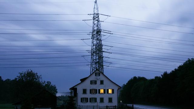 Les cantons sont impatients de voir "un organe de crise interdépartemental" sur l'énergie. Image d'illustration. [KEYSTON - Steffen Schmidt]