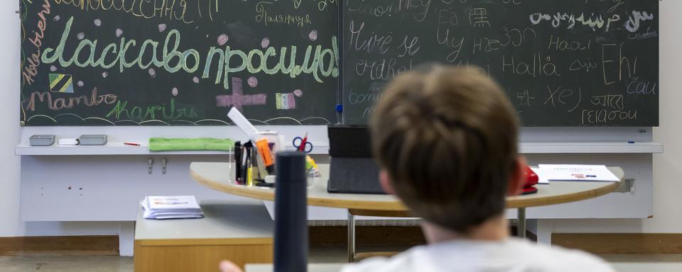 Message de bienvenue pour les élèves ukrainiens dans une école de Bâle, 07.04.2022. [Keystone - Georgios Kefalas]