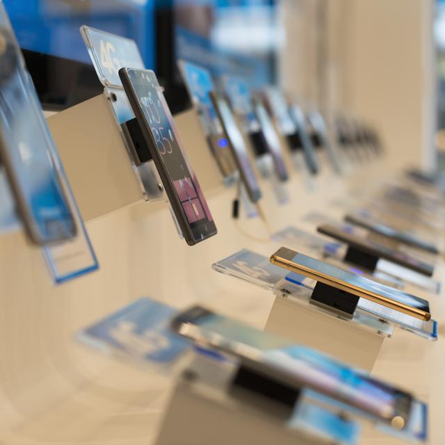 Des smartphones dans un magasin spécialisé. [Depositphotos - deyangeorgiev2]