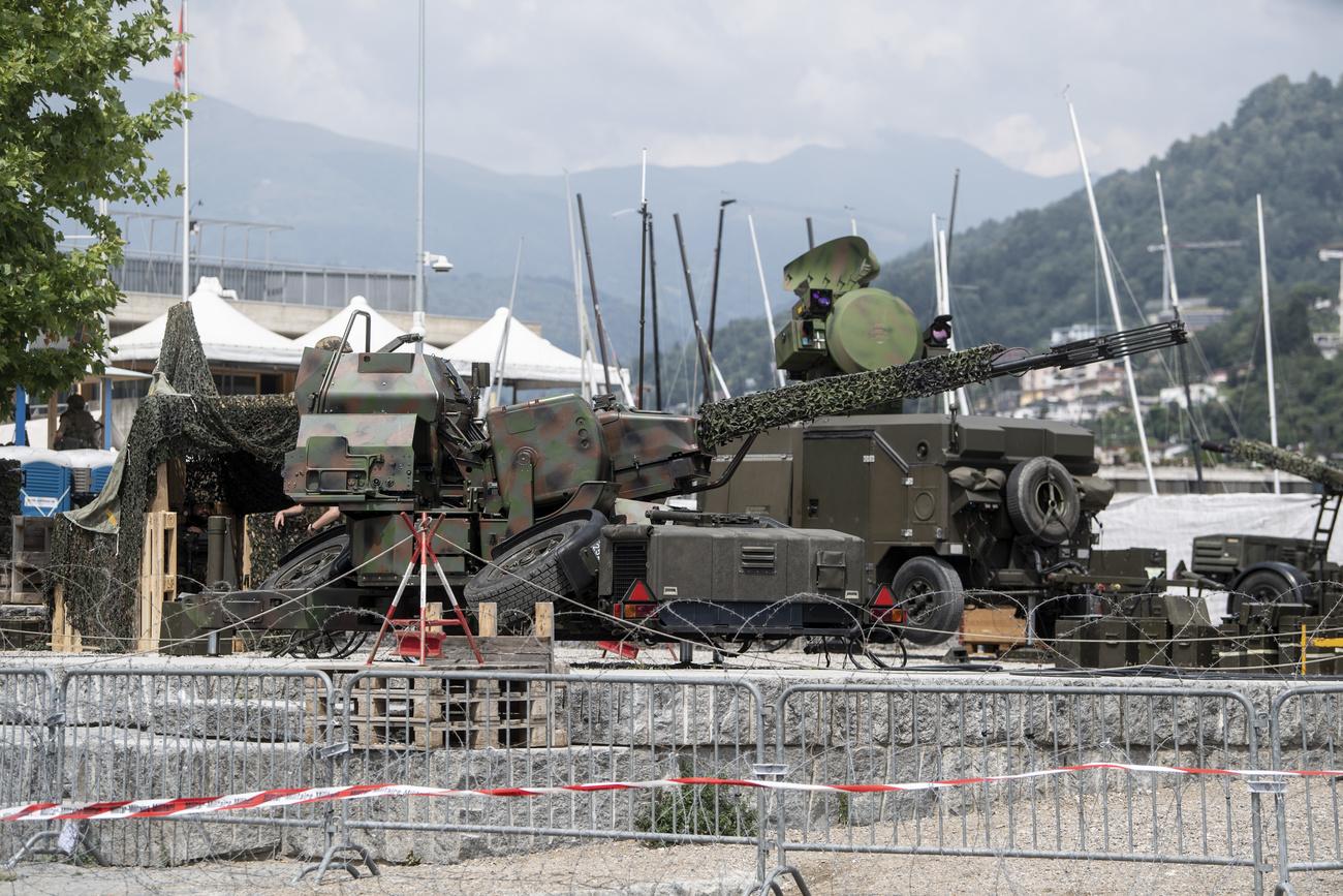 L'armée se déploie pour assurer la sécurité à Lugano. [Keystone - Ti-Press/Pablo Gianinazzi]