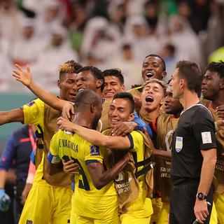 L'équipe équatorienne célèbre sa victoire contre l'équipe du Qatar lors du Mondial 2022. [EPA/Keystone - Friedemann Vogel]