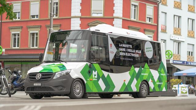 Delémont accueille le premier car postal vert de Suisse romande. [DR - CarPostal]