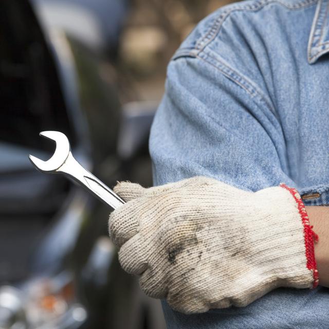 On en parle ouvre son guichet à toutes vos questions sur les litiges garagistes-client.e.s et sur les frais de réparation de véhicules. [Depositphotos - tomwang]