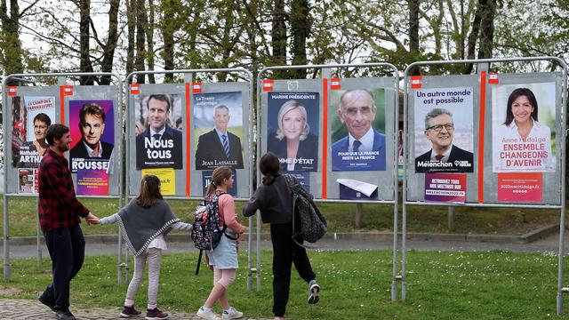Les électeurs et les électrices se renderont aux urnes le 10 avril pour participer au premier tour de la présidentielle française. [Keystone - Bob Edme]