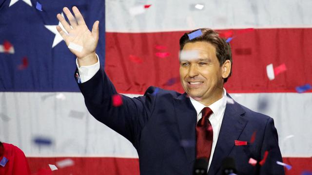 Réélu avec près de 60% des voix, le gouverneur de Floride Ron DeSantis se profile comme rival sérieux de Donald Trump au sein du Parti républicain lors d'une primaire en vue de la présidentielle de 2024. [REUTERS - Marco Bello]