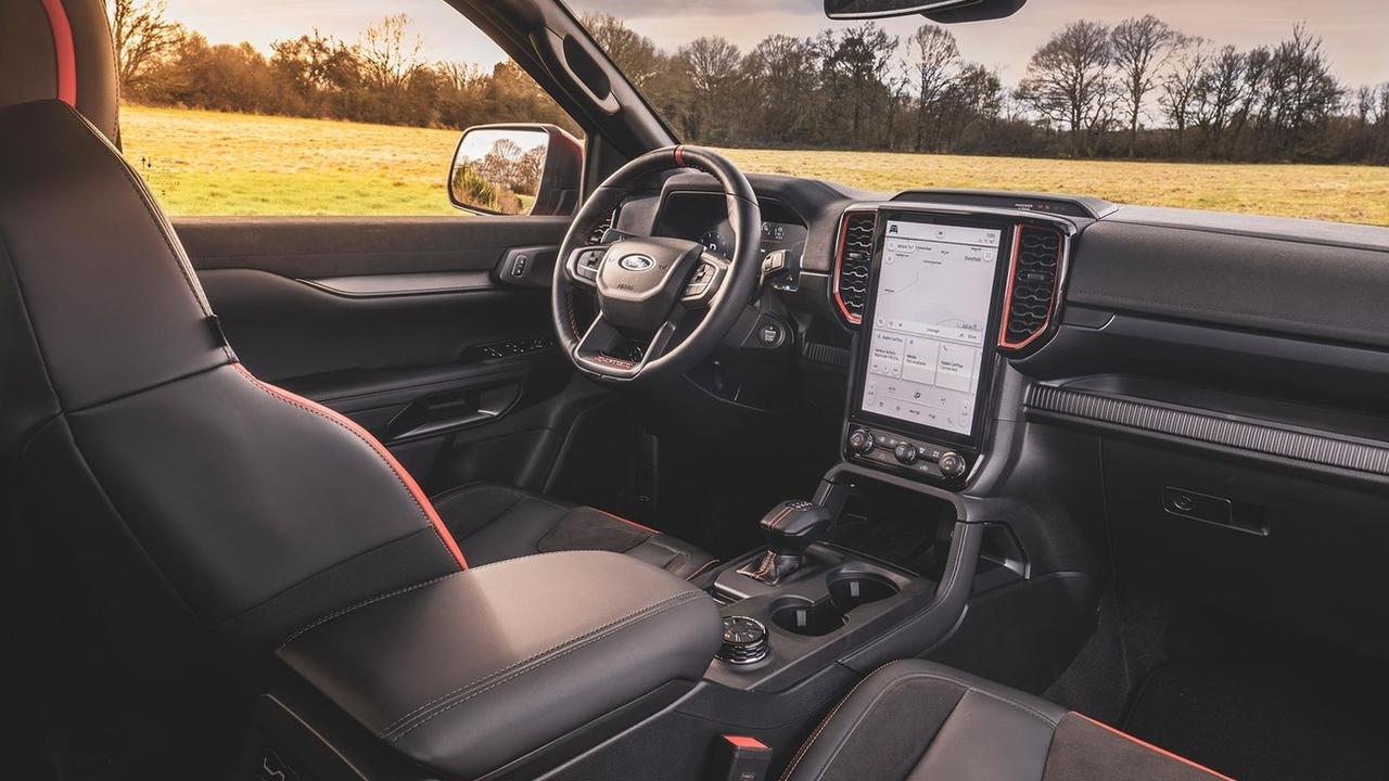 Des écrans toujours plus grands dans les voitures de dernière génération