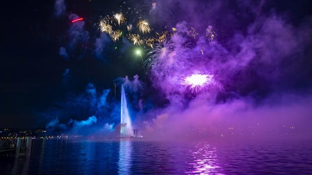 Le grand feu d'artifice des Fêtes de Genève en août 2019. [Keystone - Martial Trezzini]