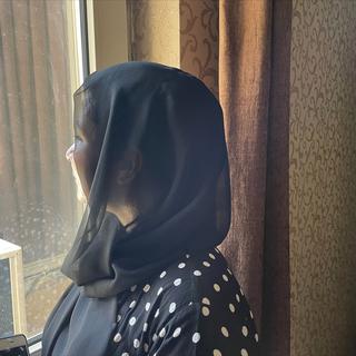 Deeba travaillait pour le ministère de l’Education en Afghanistan. Depuis l’arrivée des talibans à Kaboul, elle a perdu son travail. [RTS - Raphaël Grand]