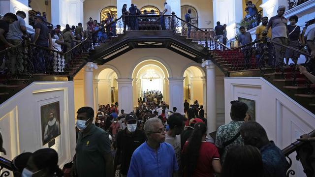 Des manifestants dans la maison de la présidence à Colombo au Sri Lanka. [AP Photo/Keystone - Eranga Jayawardena]