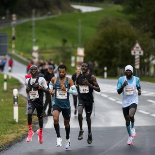 L'événement de course à pied Morat-Fribourg se renouvelle ce week-end. [Keystone - Jean-Christophe Bott]