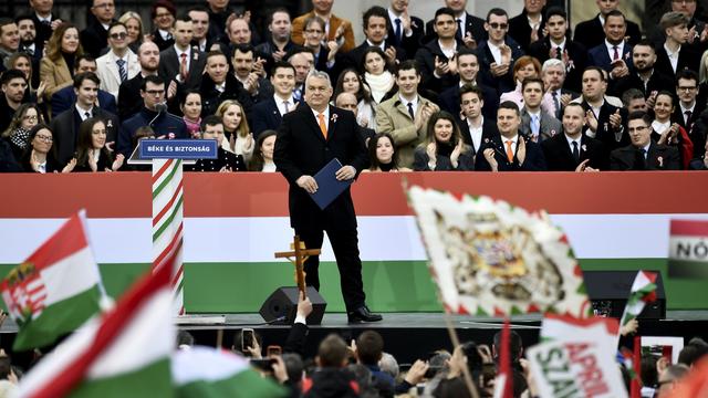 Le Premier ministre Viktor Orban lors de la grande "marche pour la paix" de ses partisans, le 15 mars 2022 à Budapest. [AP/Keystone - Anna Szilagyi]