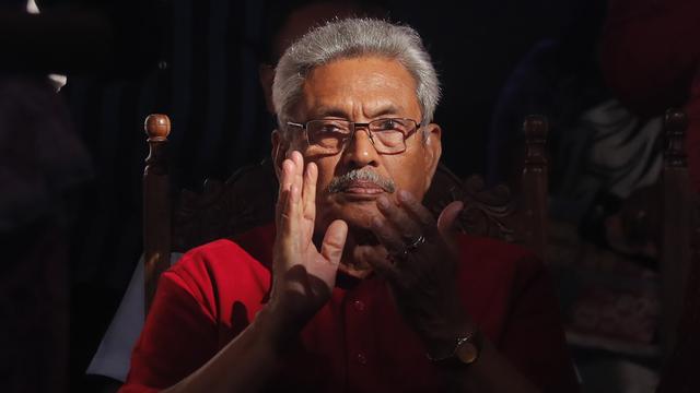 Le portrait de l'ex-président sri-lankais Gotabaya Rajapaksa. [AP Photo/Keystone - Eranga Jayawardena]