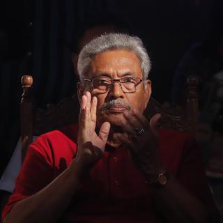 Le portrait de l'ex-président sri-lankais Gotabaya Rajapaksa. [AP Photo/Keystone - Eranga Jayawardena]