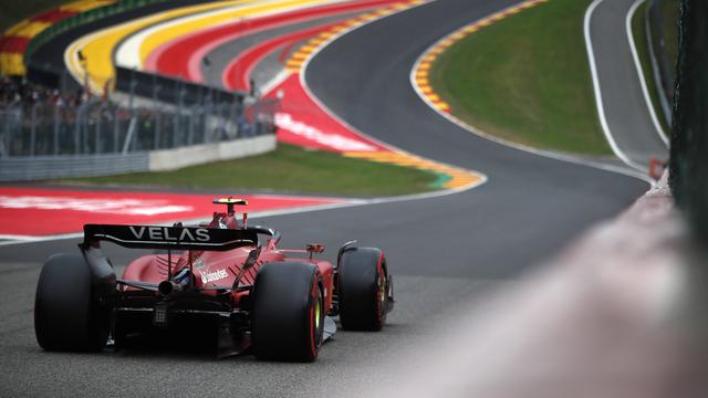 Carlos Sainz devant le raidillon de Spa. [Zak Mauger - Imago]