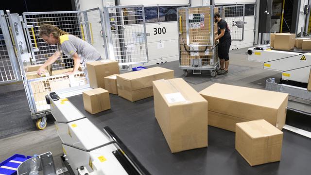 Le chiffre d'affaires du marché postal s'est envolé en 2021. [Keystone - Laurent Gillieron]