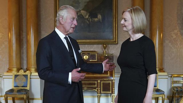 Rencontre entre le roi Charles III et la Première ministre Liz Truss à Buckingham. [Keystone via AP - Yui Mok]