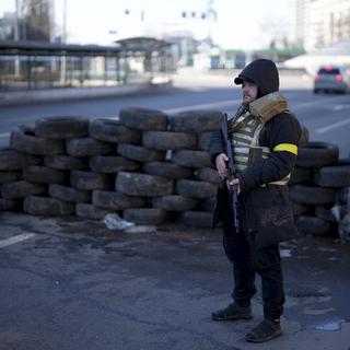 Un membre de la défense civile à Kiev, Ukraine. [AP Photo/Keystone - Emilio Morenatti]